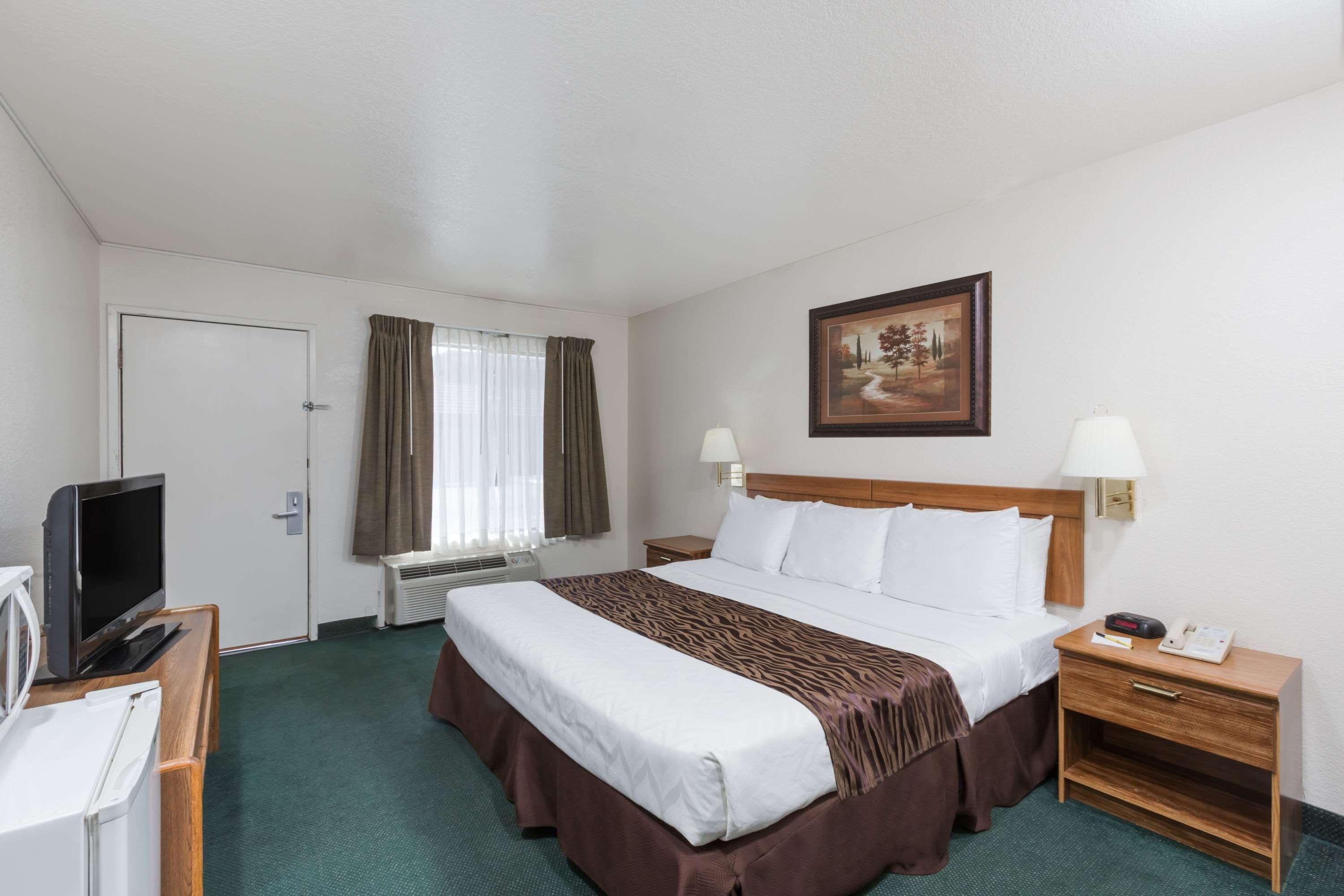 Super 8 By Wyndham Fort Bragg Exterior foto
