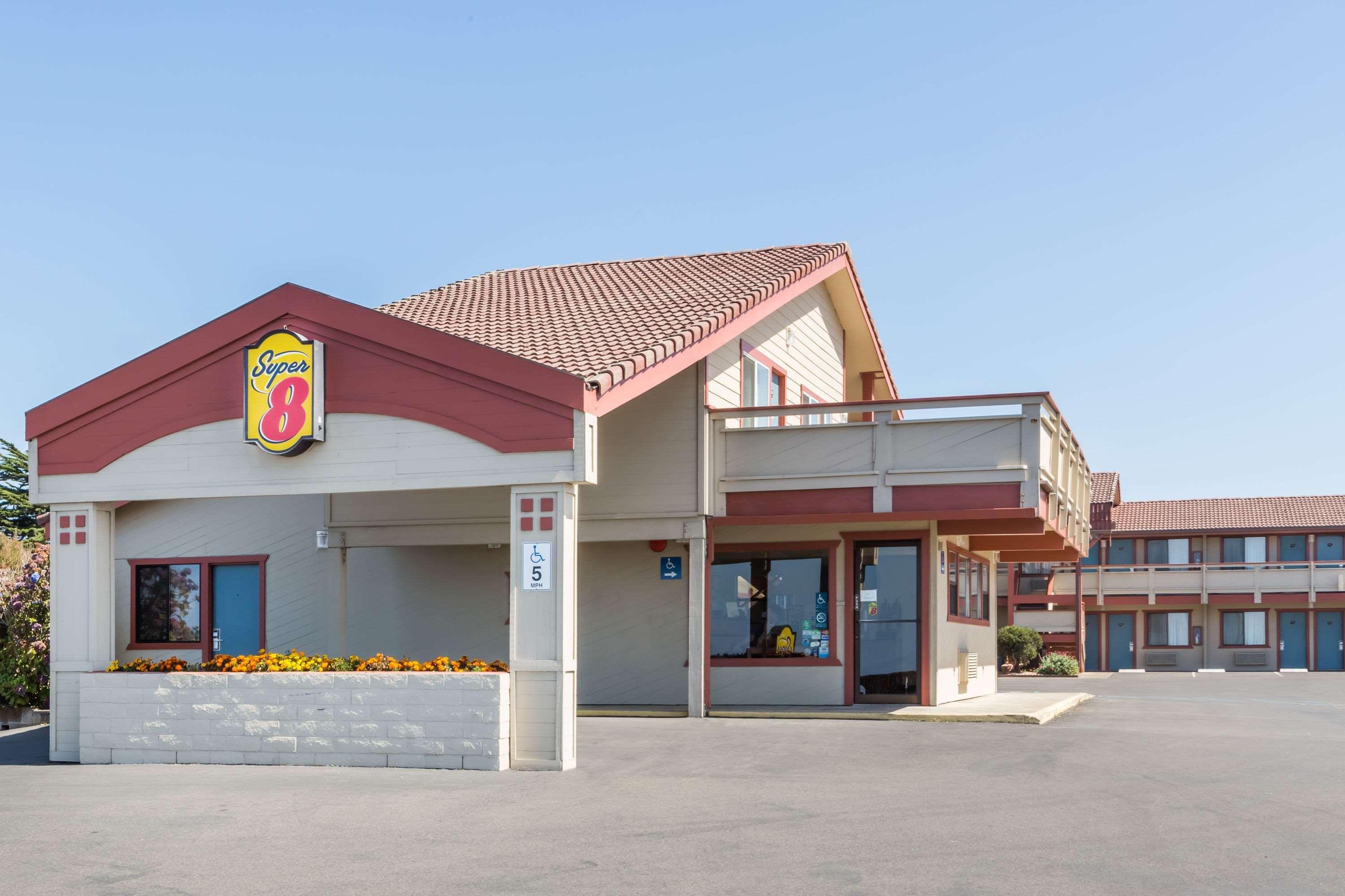 Super 8 By Wyndham Fort Bragg Exterior foto